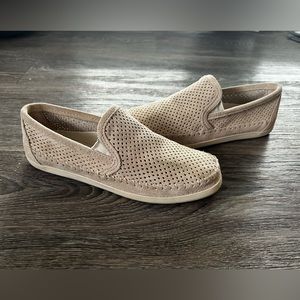 Minnetonka pacific loafer stone
